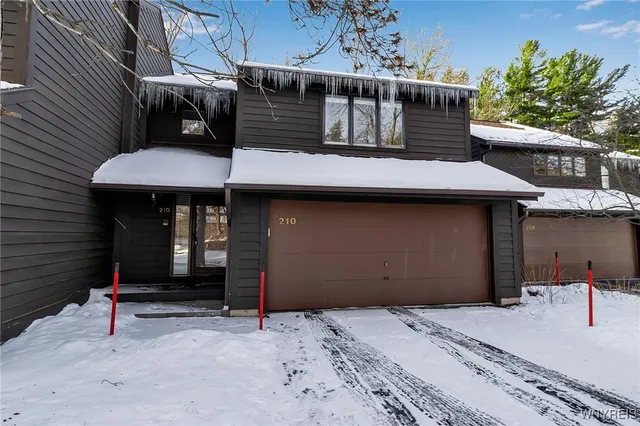 $399,900 | 210 Breezewood Common, Amherst, NY 14051