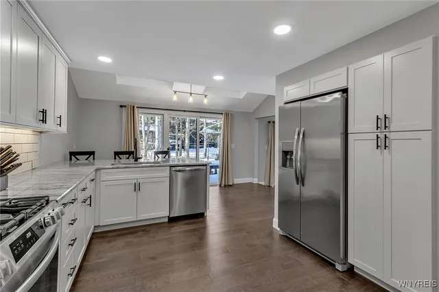 $399,900 | 210 Breezewood Common, Amherst, NY 14051