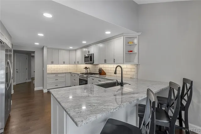 $399,900 | 210 Breezewood Common, Amherst, NY 14051