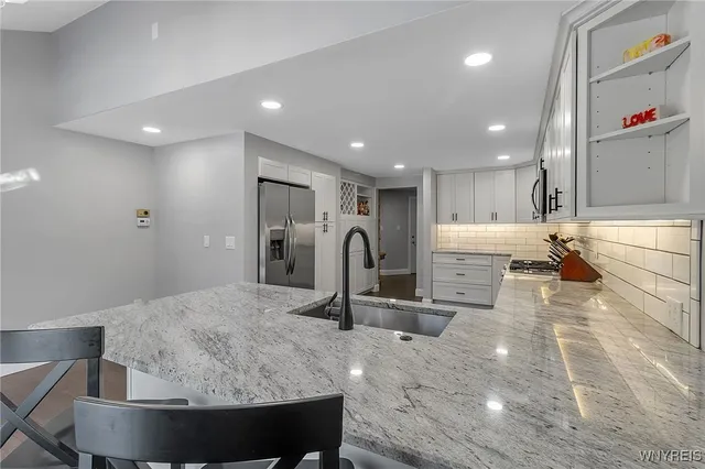 $399,900 | 210 Breezewood Common, Amherst, NY 14051