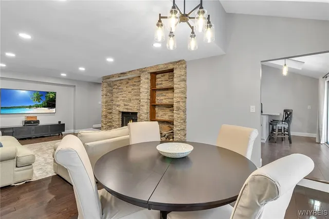 $399,900 | 210 Breezewood Common, Amherst, NY 14051