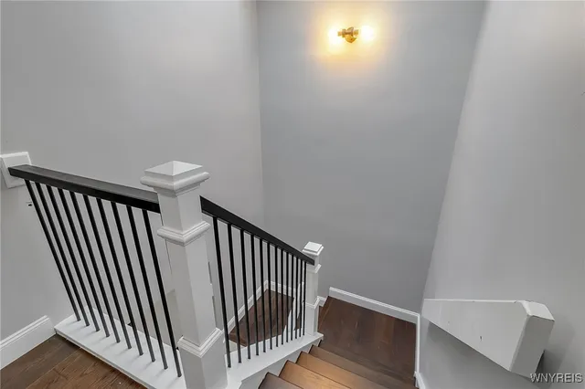 $399,900 | 210 Breezewood Common, Amherst, NY 14051