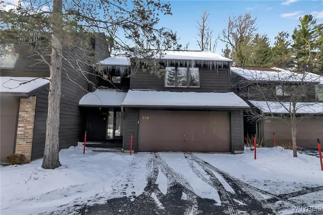 $399,900 | 210 Breezewood Common, Amherst, NY 14051