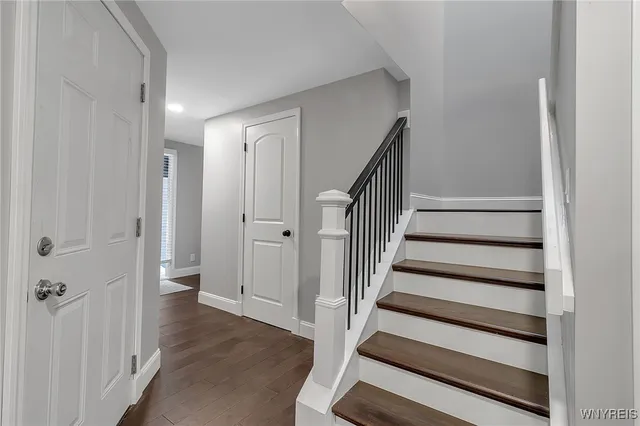 $399,900 | 210 Breezewood Common, Amherst, NY 14051