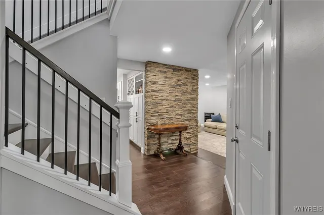 $399,900 | 210 Breezewood Common, Amherst, NY 14051