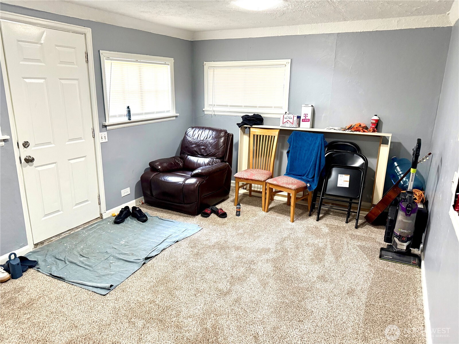 11040 11th Avenue Southwest Seattle, WA 98146 - Photo 4 of 18 a room with furniture and a window