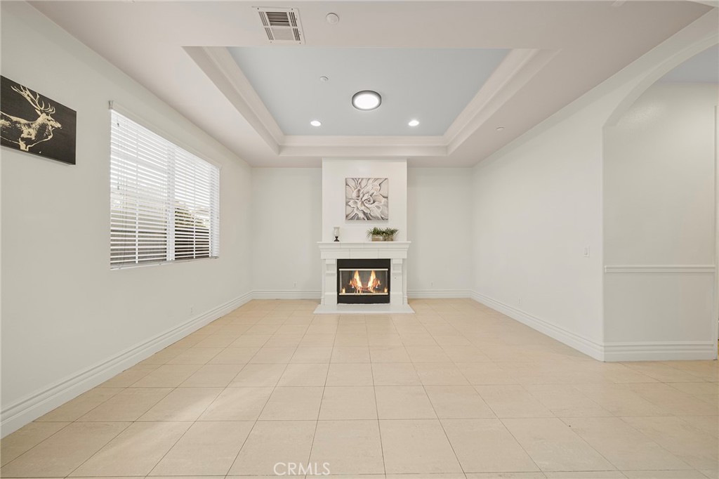 527 Fifth Avenue, Unit B Arcadia, CA 91006 - Photo 7 of 33 an empty room with cabinet and a window