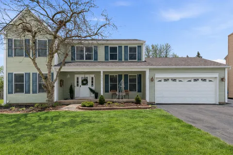 $460,000 | 2001 Madison Avenue, Gurnee, IL 60031
