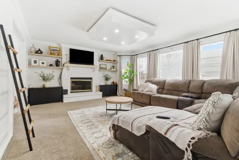 $460,000 | 2001 Madison Avenue, Gurnee, IL 60031