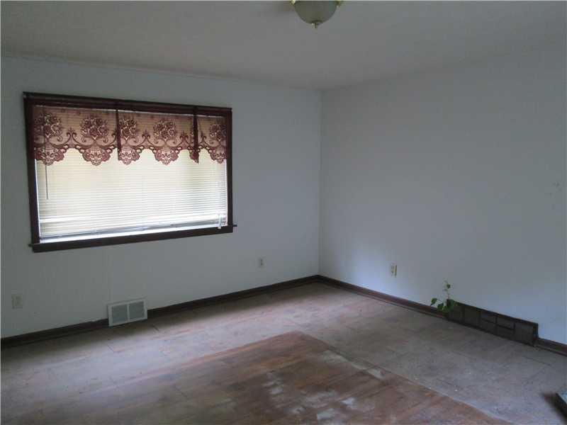 128 Shanor Lane Rochester, PA 15074 - Photo 14 of 18 Family Room.