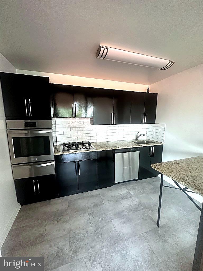 1401 Pennsylvania Avenue, Unit 612 Wilmington, DE 19806 - Photo 19 of 37 a kitchen with a stove and a refrigerator