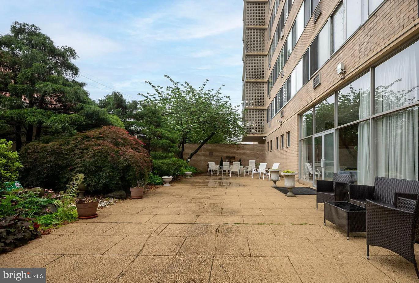 1401 Pennsylvania Avenue, Unit 612 Wilmington, DE 19806 - Photo 34 of 37 a view of a patio with table and chairs and potted plants