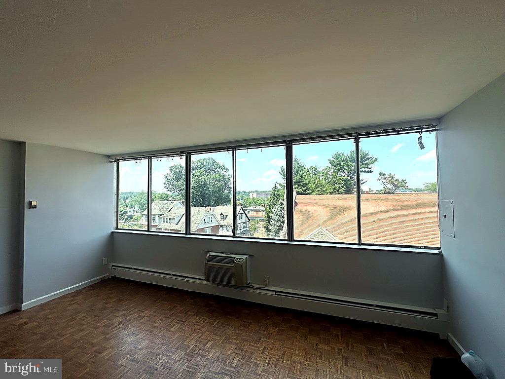 1401 Pennsylvania Avenue, Unit 612 Wilmington, DE 19806 - Photo 7 of 37 an empty room with large window