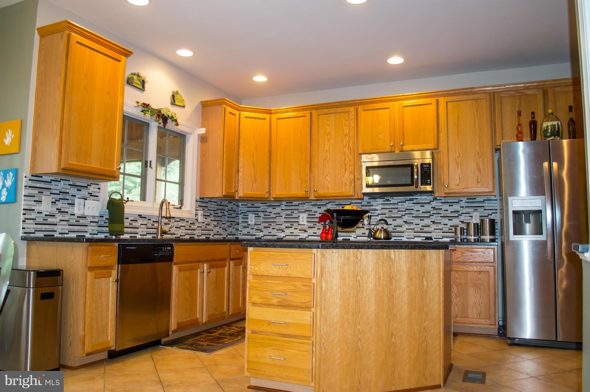 8552 Center Road Springfield, VA 22152 - Photo 11 of 30 Kitchen