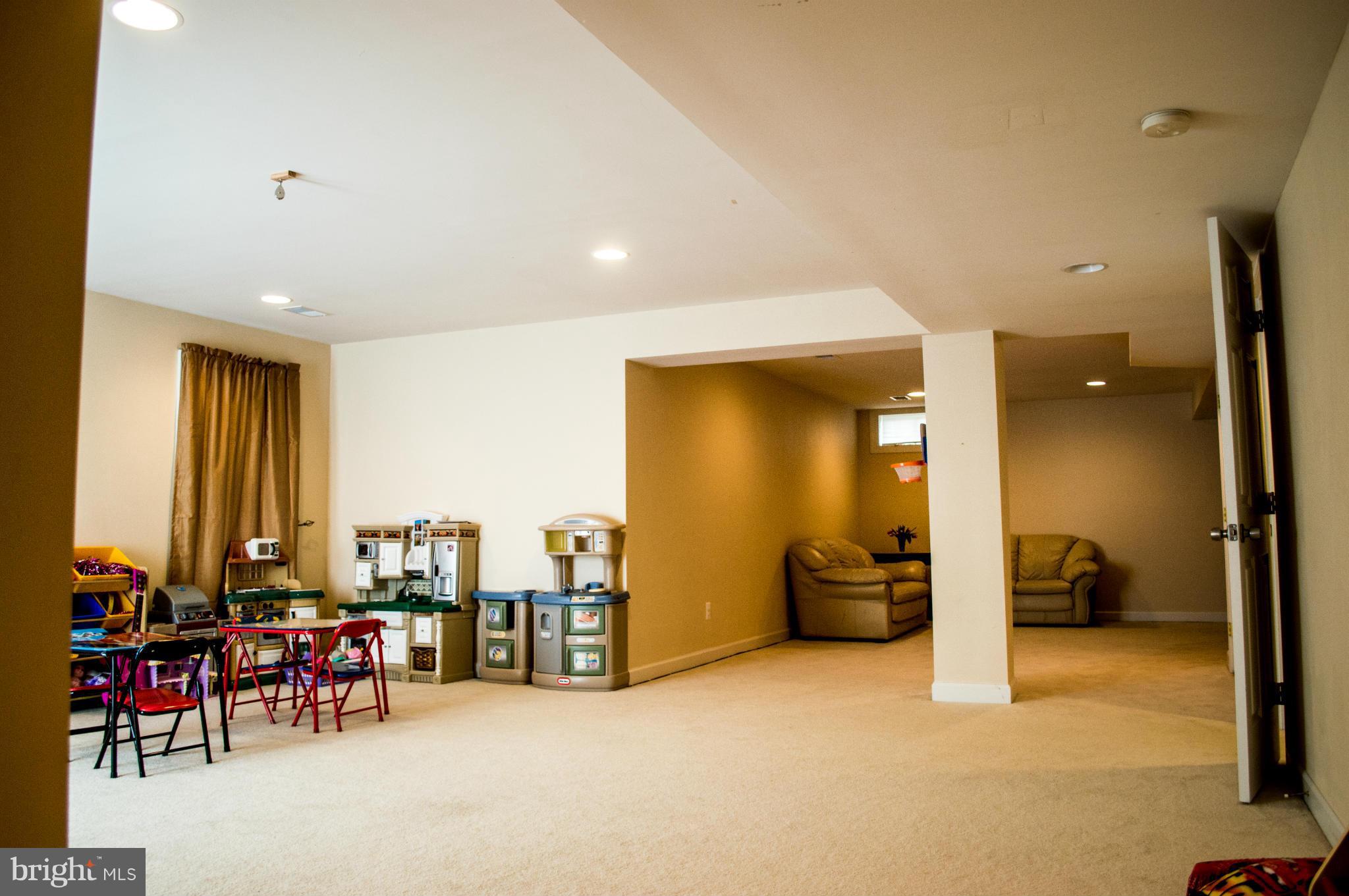8552 Center Road Springfield, VA 22152 - Photo 26 of 30 LL Rec Room