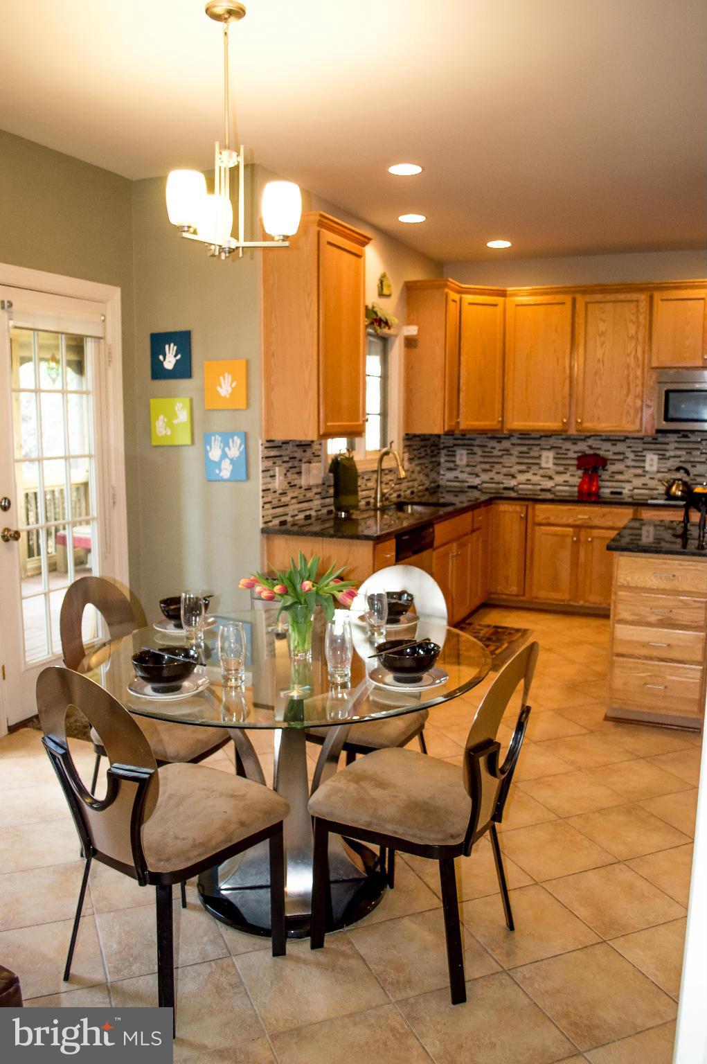 8552 Center Road Springfield, VA 22152 - Photo 10 of 30 Interior (General)