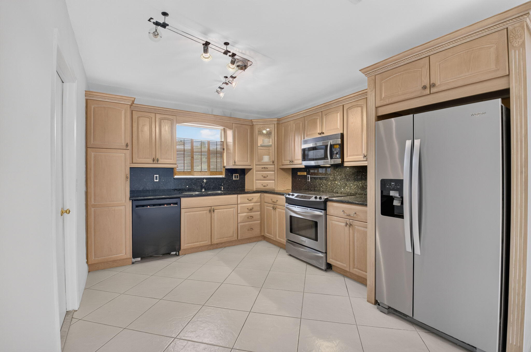 4599 Betelnut Street Boca Raton, FL 33428 - Photo 16 of 28 Kitchen