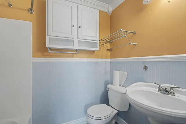 a view of empty room with window