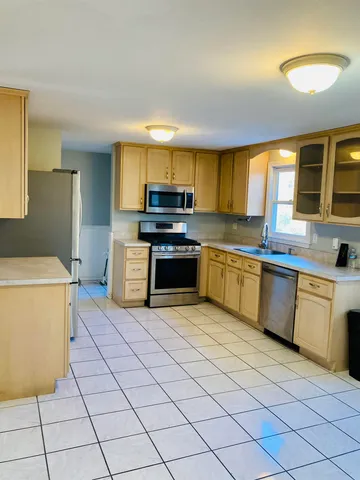 $3,200 | 74 Kilrea Road, Unit R, Derry, NH 03038