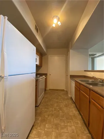 $1,275 | 7255 West Sunset Road, Unit 2054, Las Vegas, NV 89113