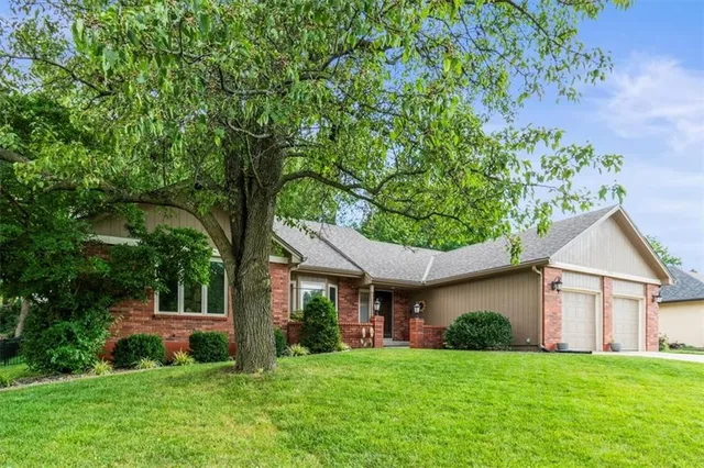 $437,500 | 2536 Bent Tree Circle, Lee's Summit, MO 64081