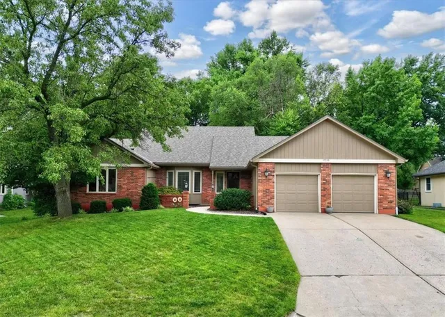 $437,500 | 2536 Bent Tree Circle, Lee's Summit, MO 64081