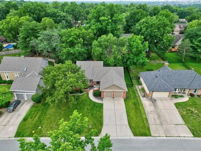 $437,500 | 2536 Bent Tree Circle, Lee's Summit, MO 64081