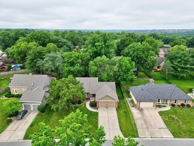 $437,500 | 2536 Bent Tree Circle, Lee's Summit, MO 64081