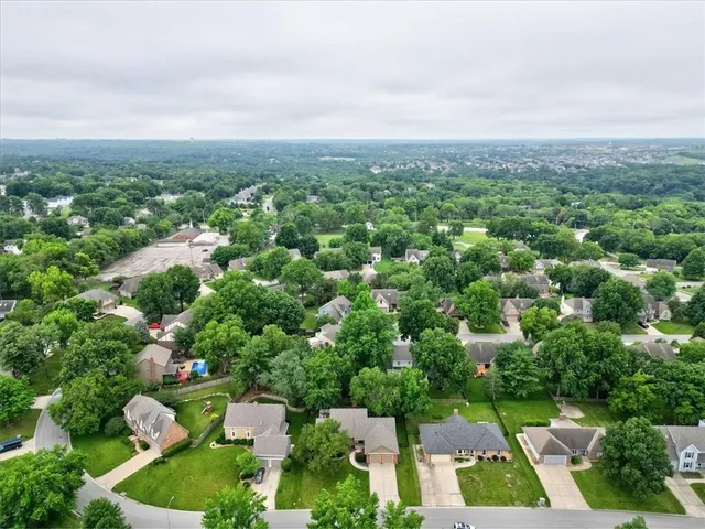 $437,500 | 2536 Bent Tree Circle, Lee's Summit, MO 64081