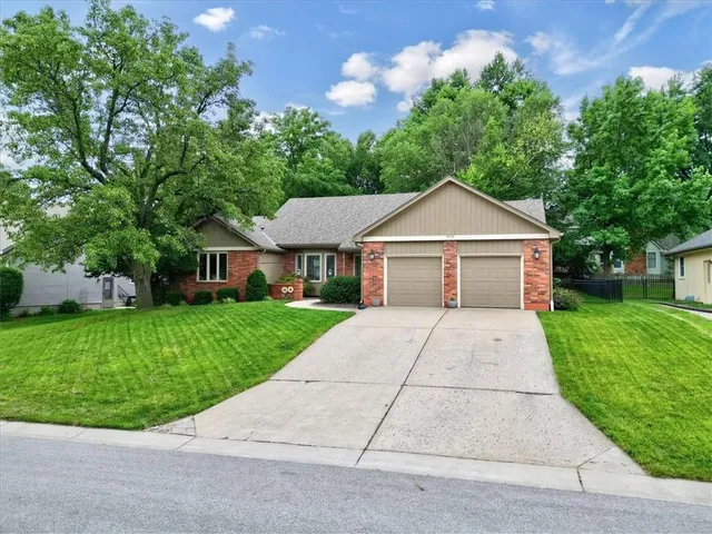 $437,500 | 2536 Bent Tree Circle, Lee's Summit, MO 64081