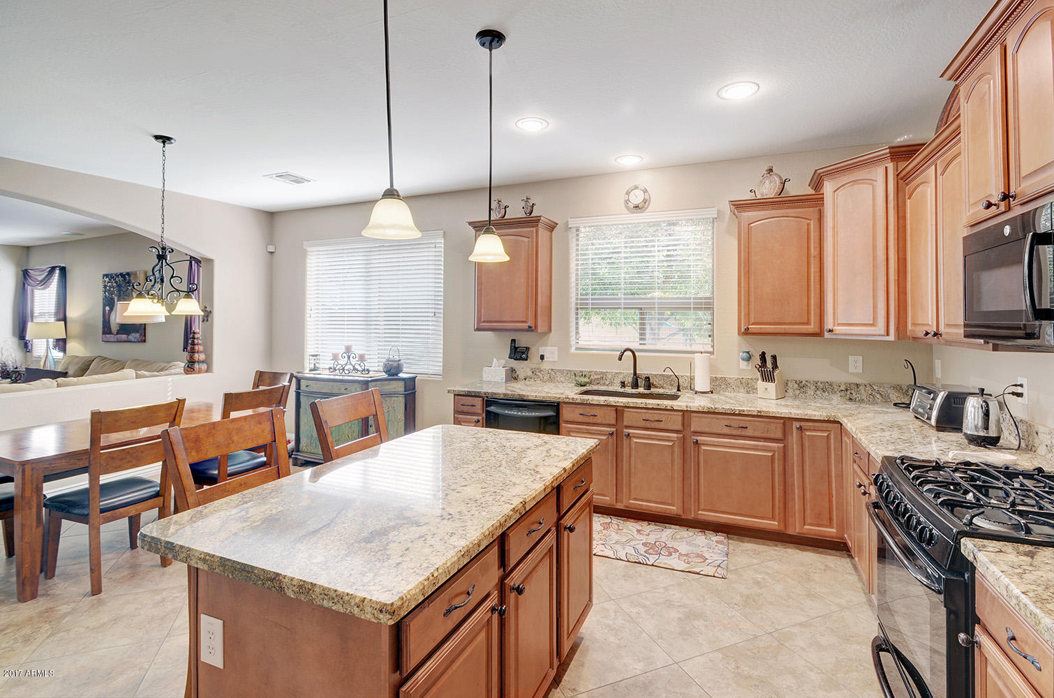 4318 East Folgers Road Phoenix, AZ 85050 - Photo 19 of 31 Kitchen