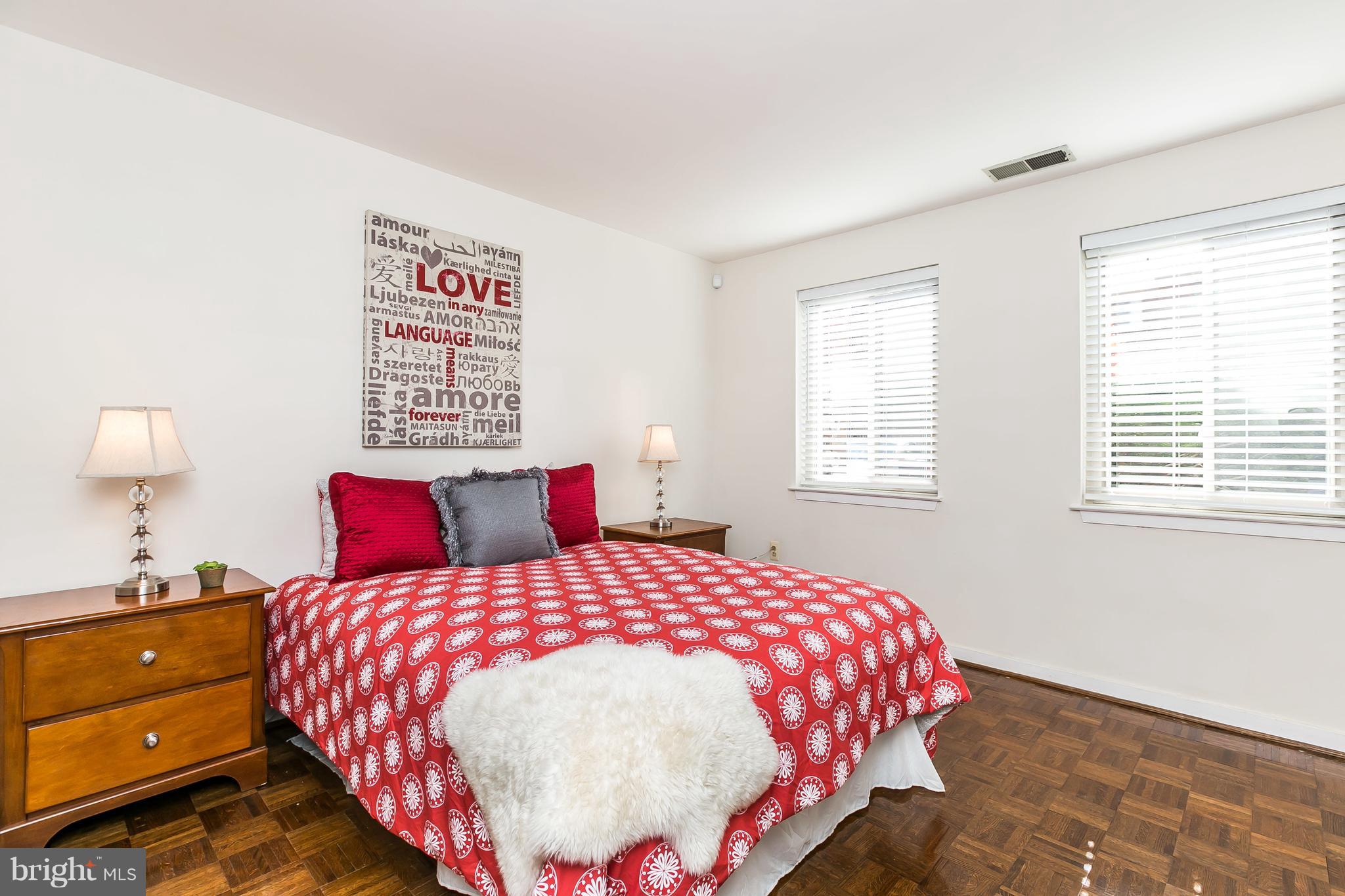 123 West Conway Street, Unit R58 Baltimore, MD 21201 - Photo 16 of 28 Master bedroom easily accommodates queen bed.