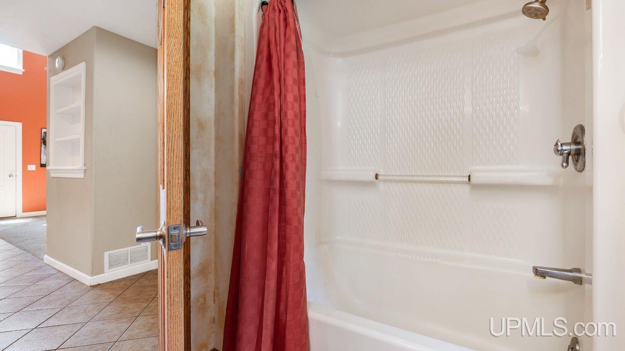 5404 18th Road Escanaba, MI 49829 - Photo 23 of 28