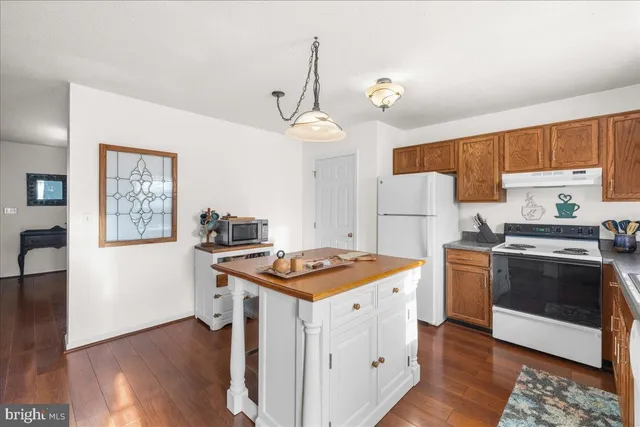 $298,000 | 110 Chatham Square, Winchester, VA 22601