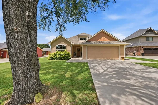 $480,000 | 114 Sequoya Drive, Lake Kiowa, TX 76240