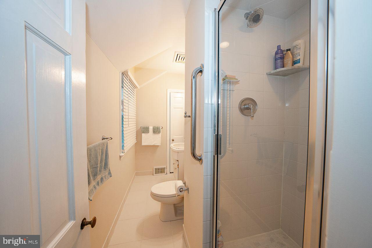 212 Brock Road Springfield, PA 19064 - Photo 25 of 43 Primary Ensuite