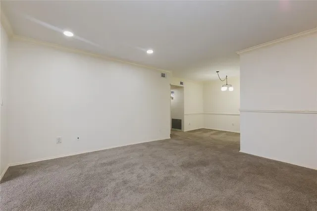 $1,550 | 208 Natchez Trace, Sandy Springs, GA 30350