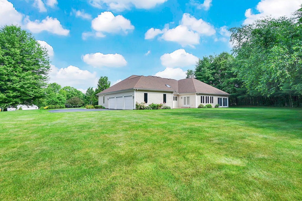 89 Nottingham Drive East Longmeadow, MA 01028 - Photo 2 of 40 a front view of house with garden