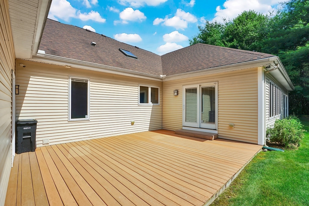 89 Nottingham Drive East Longmeadow, MA 01028 - Photo 34 of 40 a backyard of a house