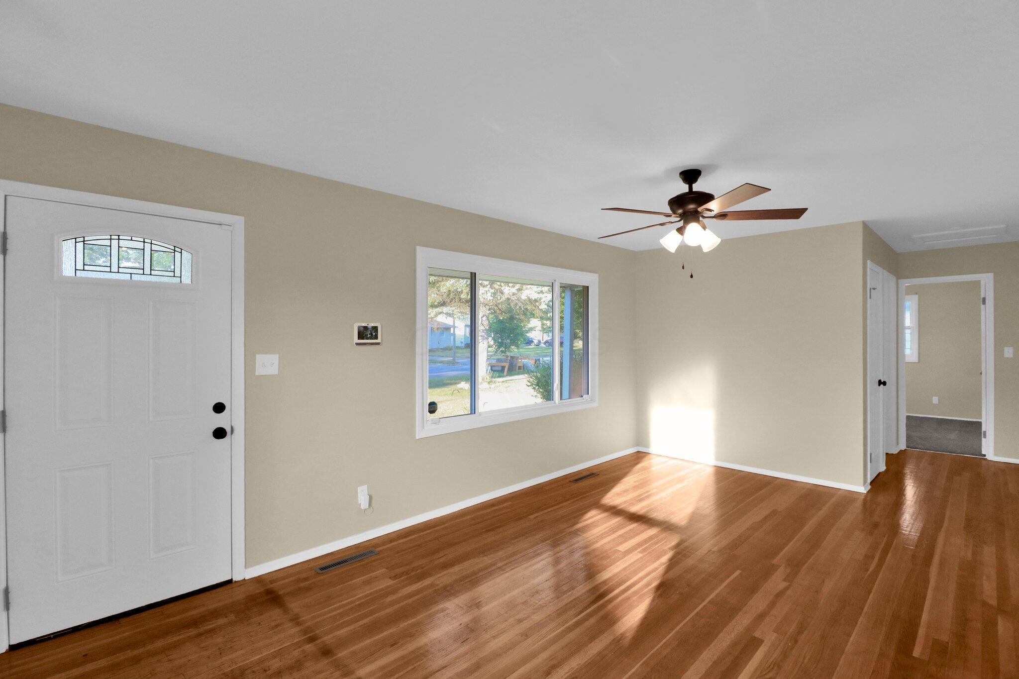 4531 Rodney Road Columbus, OH 43227 - Photo 5 of 36 Living Room