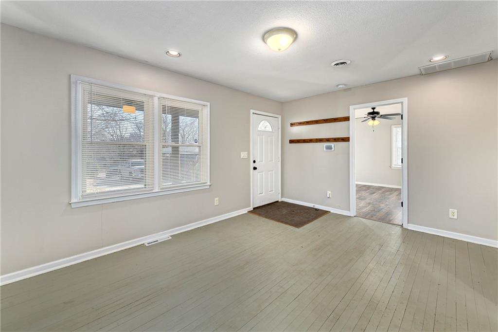 528 South Crane Street Independence, MO 64050 - Photo 5 of 35