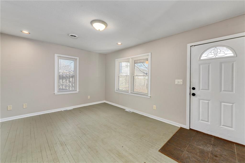 528 South Crane Street Independence, MO 64050 - Photo 6 of 35