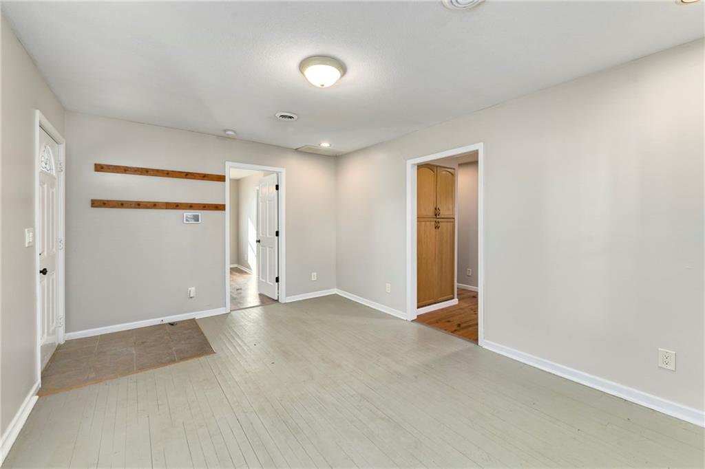 528 South Crane Street Independence, MO 64050 - Photo 7 of 35