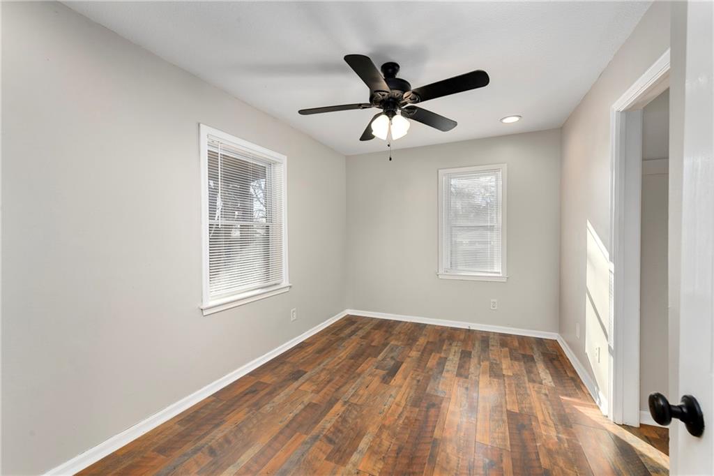 528 South Crane Street Independence, MO 64050 - Photo 8 of 35