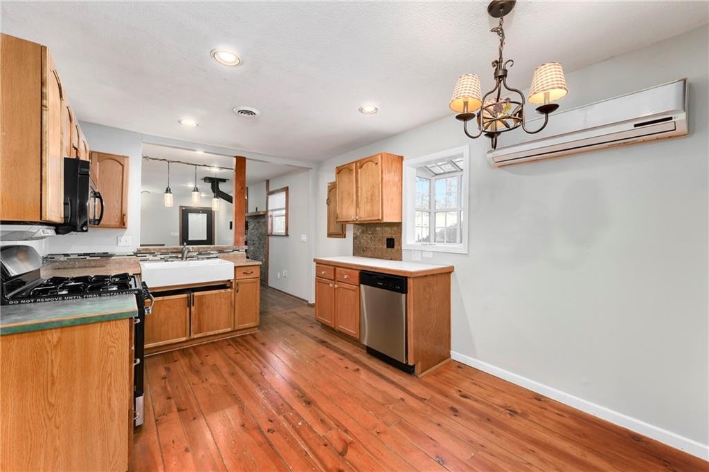 528 South Crane Street Independence, MO 64050 - Photo 10 of 35