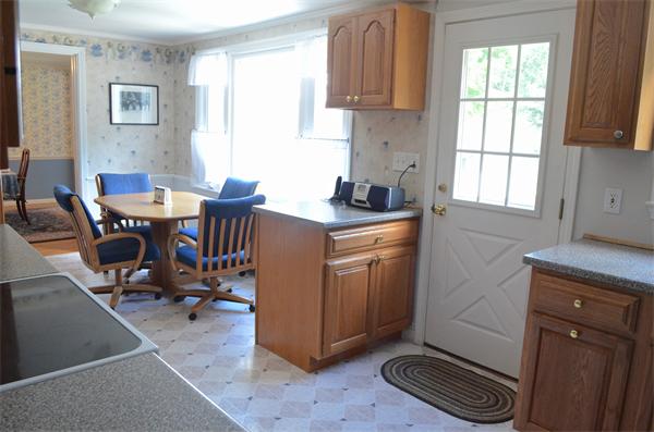 196 Oxbow Road Wayland, MA 01778 - Photo 7 of 26