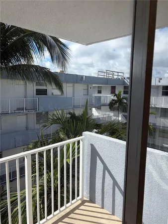 $1,700 | 1801 South Treasure Drive, Unit 511, North Bay Village, FL 33141