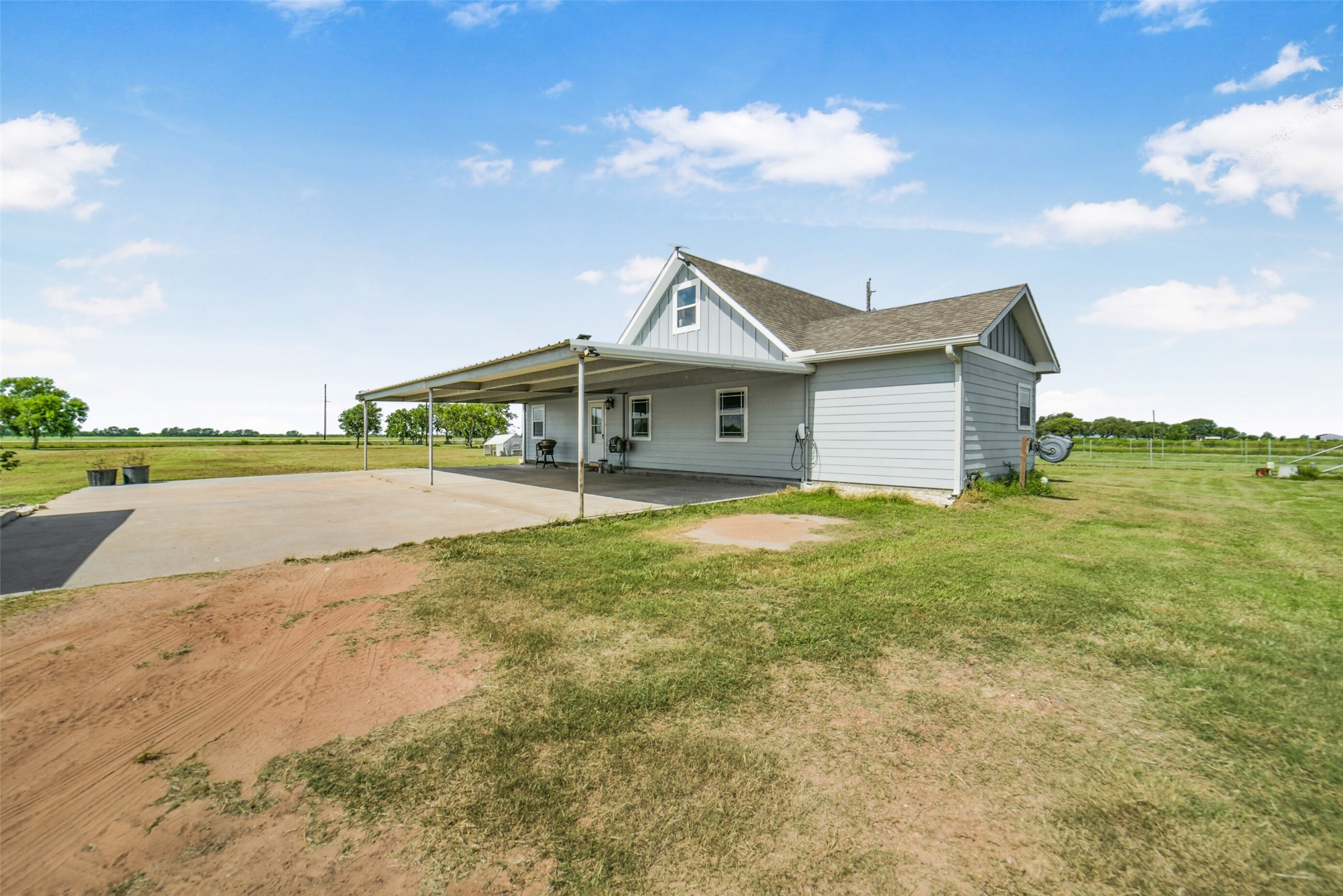 11301 South FM 441 Road El Campo, TX 77437 - Photo 2 of 43 Charming single story Main home with 3 bedrooms, 2.5 bath, kitchen, indoor laundry, great room, w/bonus room in converted, air-conditioned attic space.