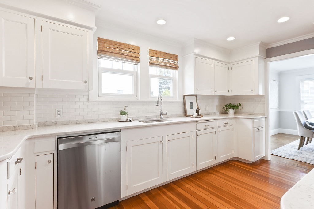 1097 Greendale Avenue Needham, MA 02492 - Photo 11 of 36