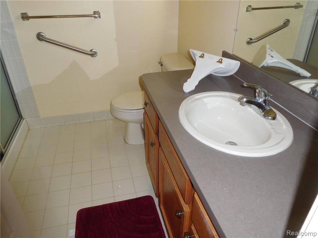 1634 Deepwood Circle Rochester, MI 48307 - Photo 8 of 12 DSCN2446.JPG